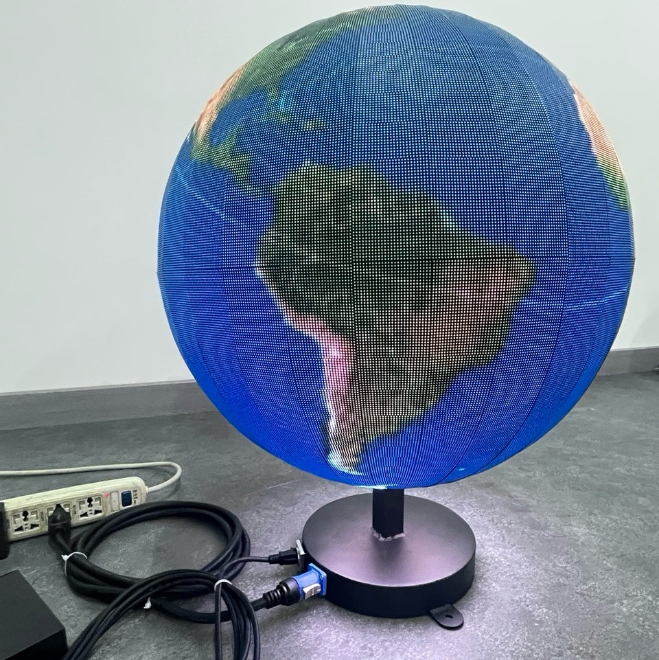 Kleines LED-Kugeldisplay für den Innenbereich – Durchmesser 40 cm / 50 cm / 60 cm / 85 cm (1,3 Fuß – 2,8 Fuß), P1.86 / P2 | 360°-Kugelbildschirm für Einzelhandel und Ausstellungen