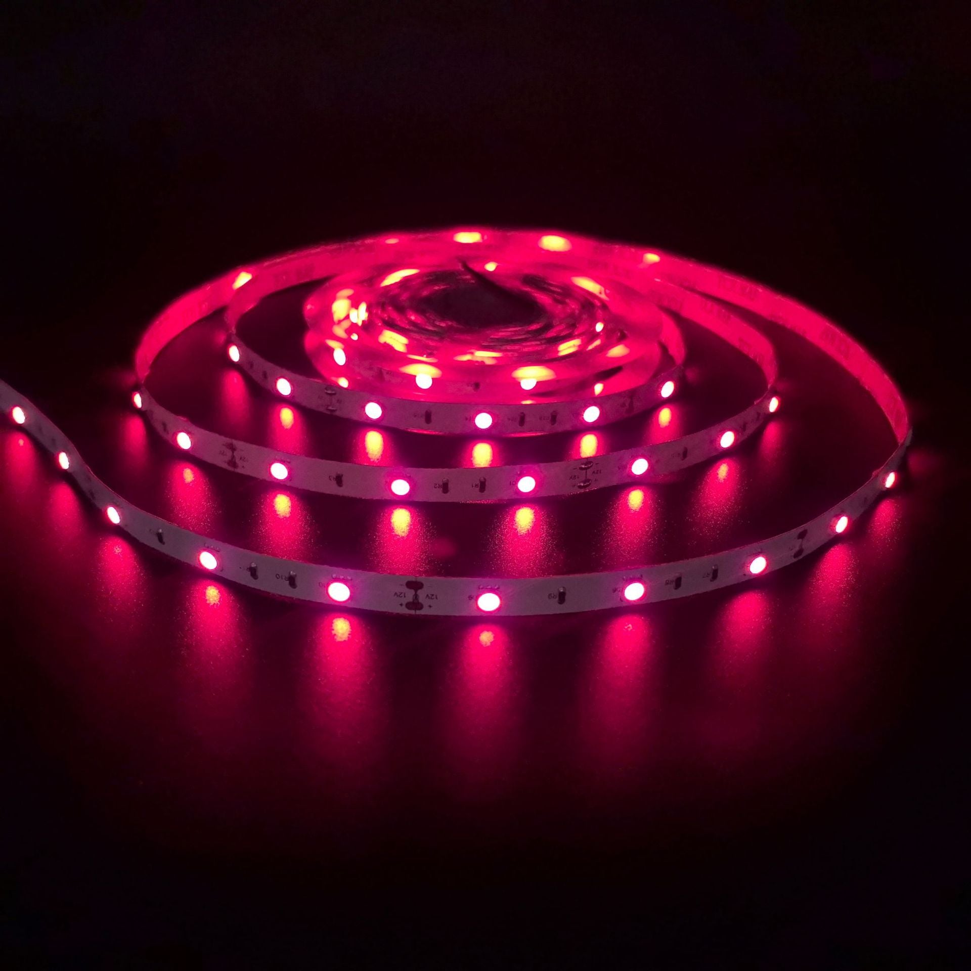 730–735nm SMD2835 DC12V Infrared LED Strip Light – Far Red for Flowering & Photoperiod Control, 60/120/240 LEDs/m, 5/50 Meters, IP00/IP65