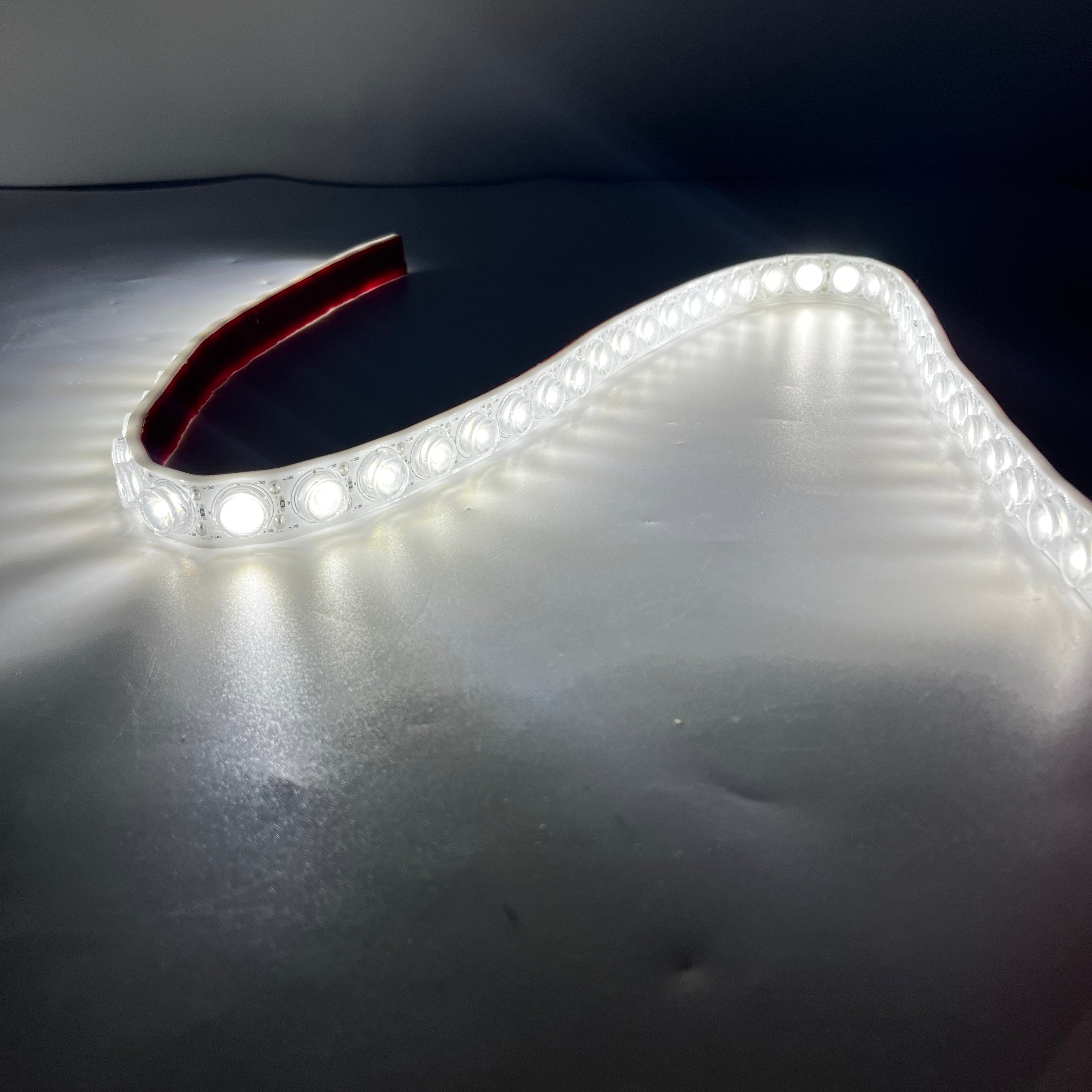 Waterproof Wall Washer LED Strip Light – DC 24V | 18W/m | 42 LEDs/m | 25° Beam Lens | IP67 Waterproof | 3000K / 4000K / 6000K / Red / Green / Blue / Yellow | Architectural Lighting | 5/50M