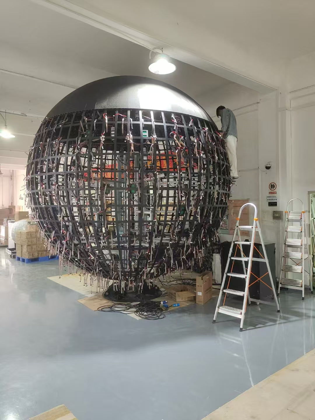 Outdoor LED Sphere Display – Dia. 200 / 250 / 300cm (6.6–9.8ft) | P6 / P5 | Weatherproof 360° Ball Screen for Landmarks & Public Installations