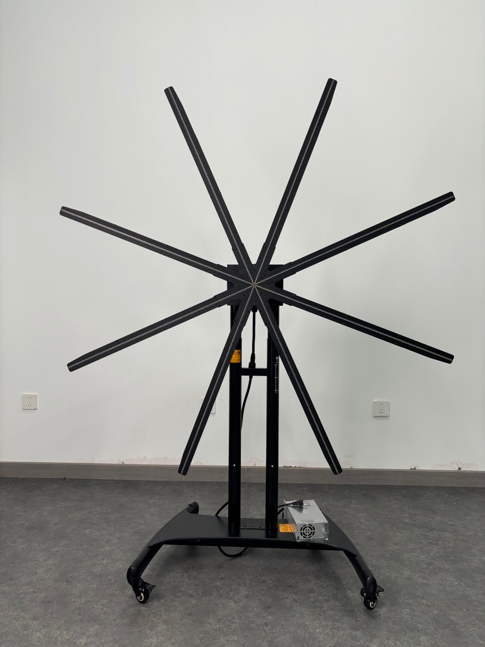 Écran LED holographique 3D ultra-large série M – 200 cm (78,7 po) | Projecteur publicitaire holographique haute luminosité pour salons professionnels et événements scéniques | Ventilateur seul / avec pied (cadre robuste)