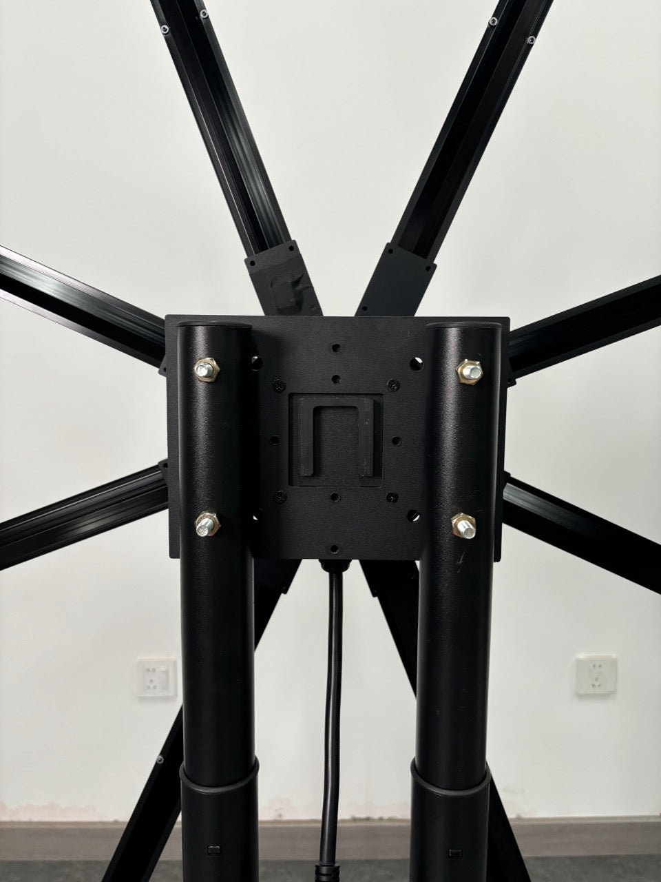 Support de sol série M pour ventilateur holographique 3D | Compatible avec les modèles de la série M de 130 cm, 150 cm et 200 cm de diamètre | Cadre en acier robuste | Finition noire