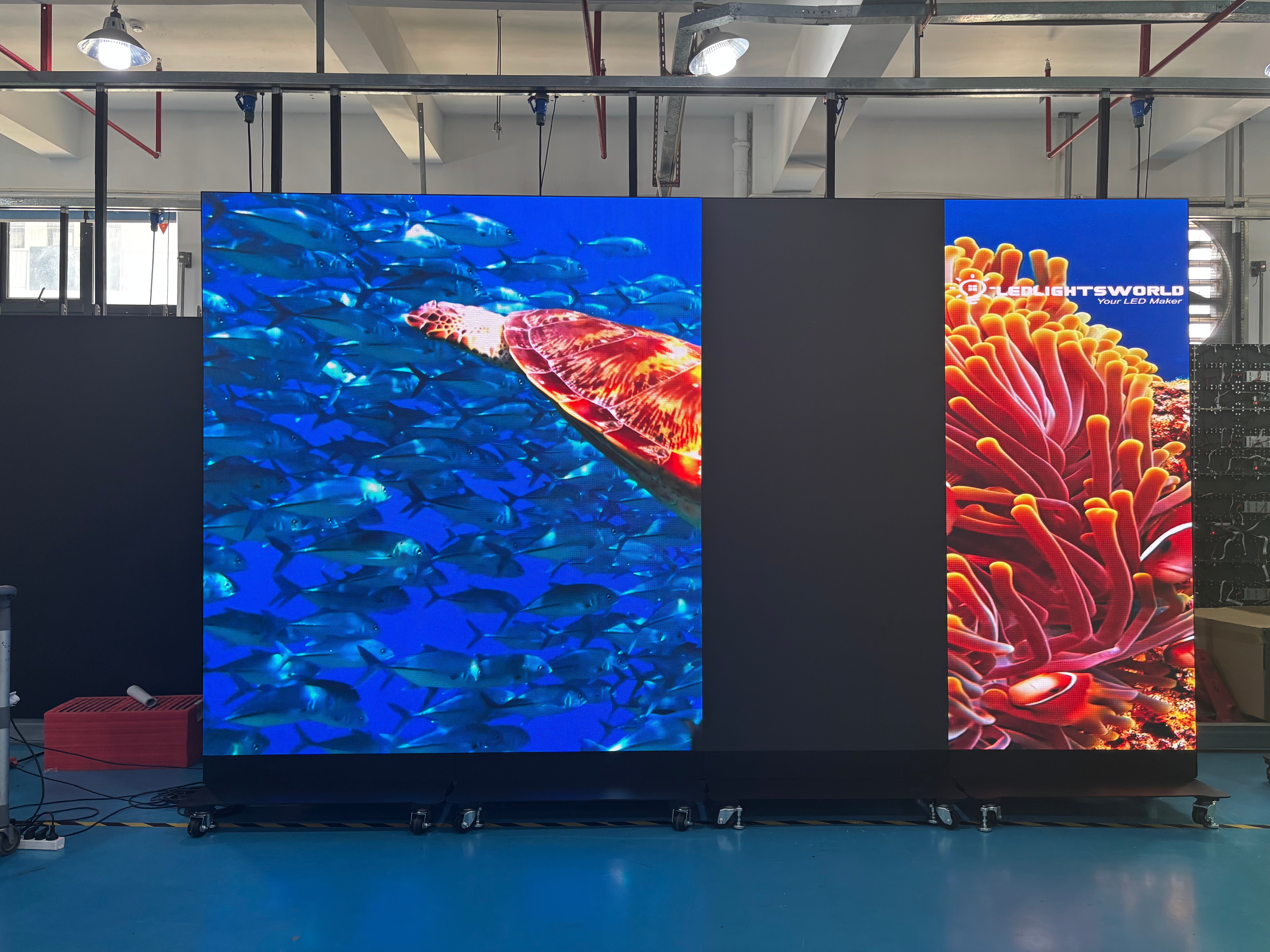Écran LED pliable extra-large série EP-F | Surface GOB + cadre magnétique | 1000 × 2250 mm | P2,6 / P1,95 / P1,56 / P1,25 | Lots de 1 / 3 / 6 disponibles