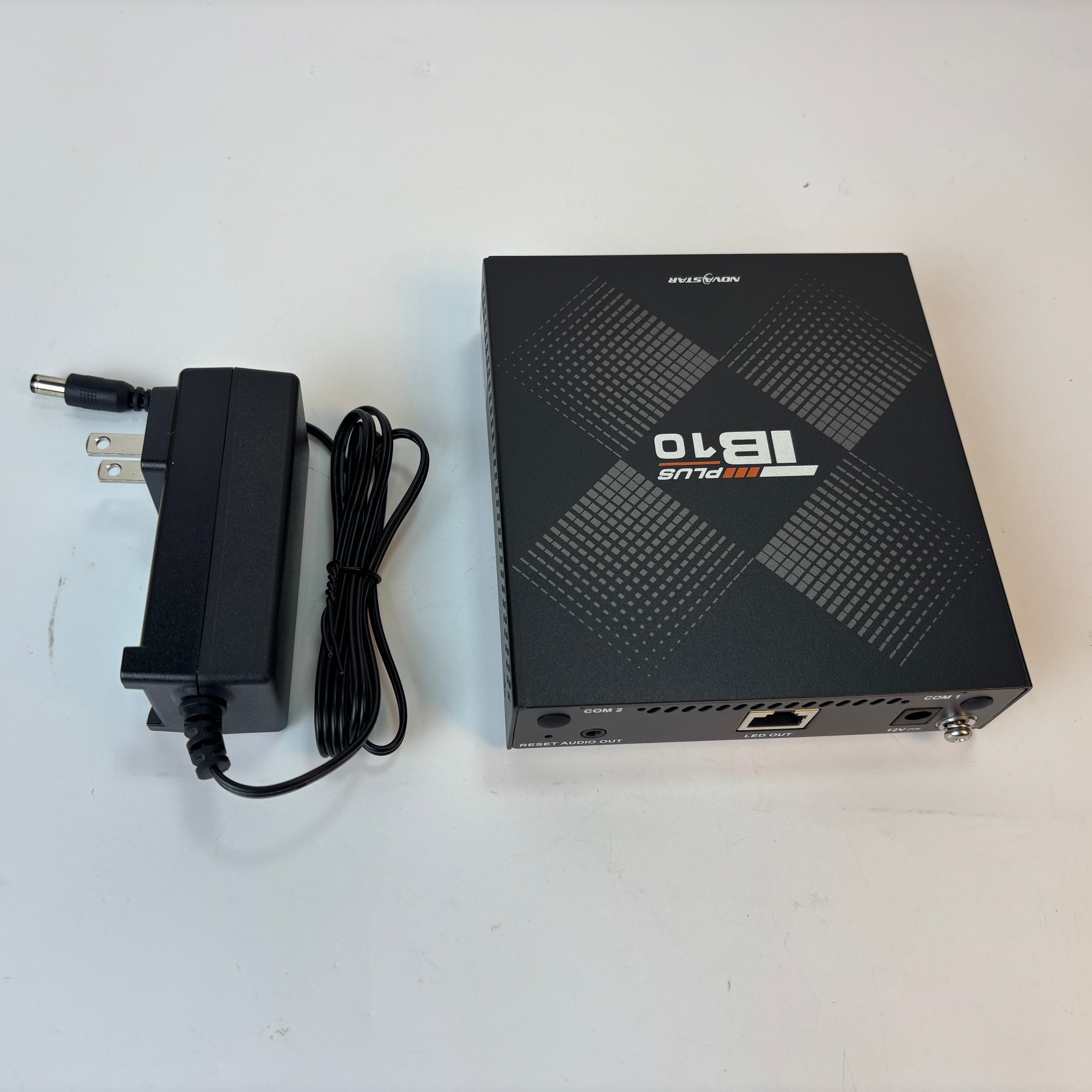 NovaStar TB10 Plus Multimedia-Player – 650.000 Pixel | Asynchrone LED-Steuerbox der Einstiegsklasse mit WLAN für LED-Bildschirme 