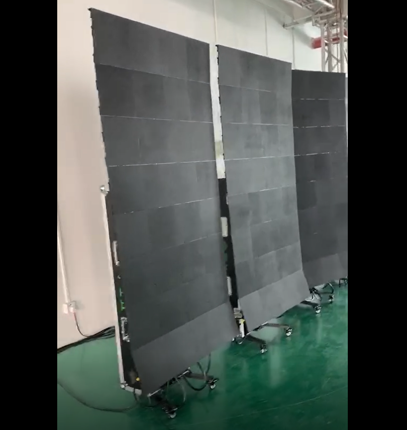 Affiche LED pliable et relevable série EP-M | Kit d'affichage intérieur 1 x 4 m | P3,9 mm | Télécommande et valise à roulettes
